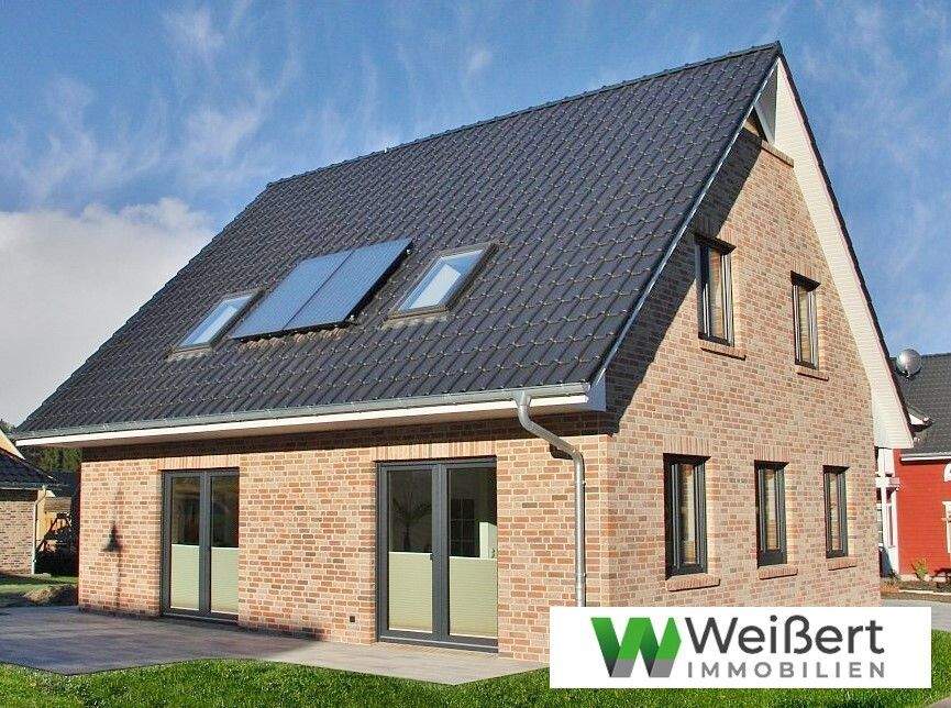 Großzügiges Familienhaus im klassischen Stil – Neubauplanung  –  Niedrigenergiehaus EH40 mit Wärmepumpe und PV-Anlage, 24628 Hartenholm