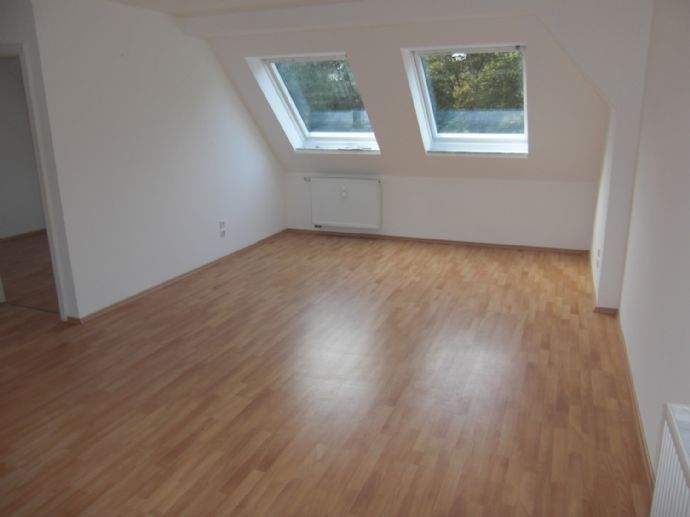 TOP-MODERNE 2-ZIMMER DACHGESCHOSSwohnung RUHIG IM GRÜNEN nahe Schlosspark und „Kaufland“, 16515 Oranienburg