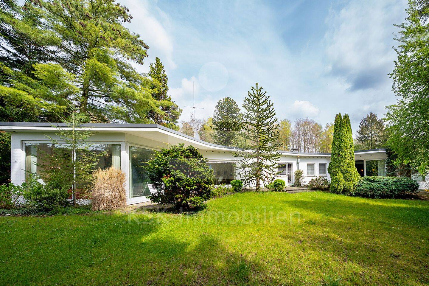 Bungalow im Bauhausstil auf 1.770?m² Grundstück – Großzügig, lichtdurchflutet & stilvoll!, 51469 Bergisch Gladbach