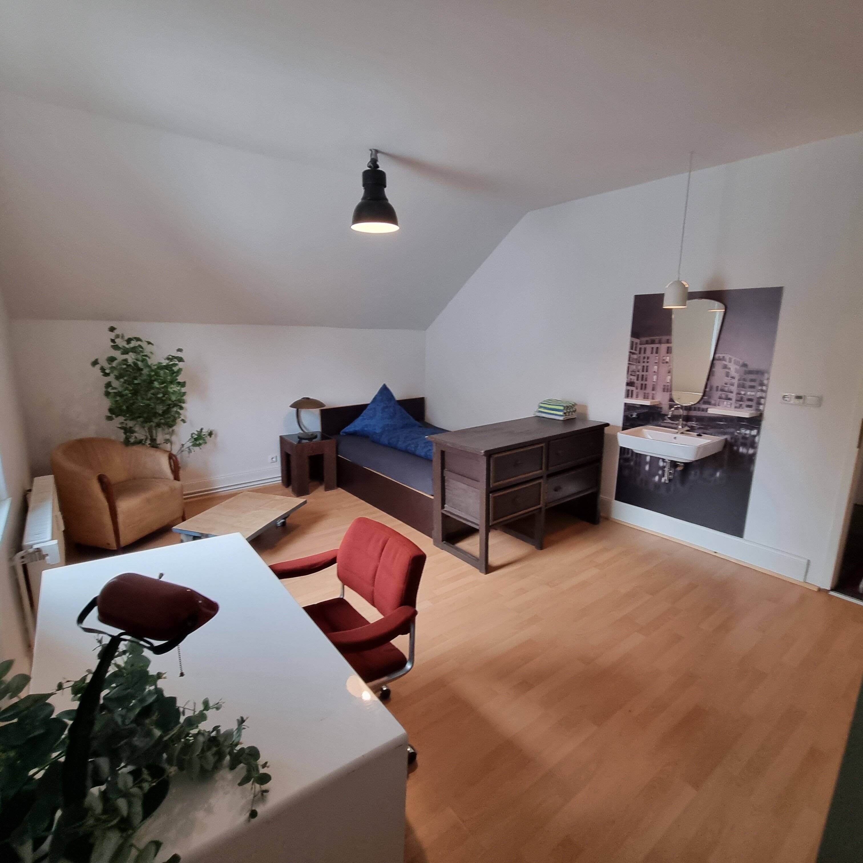 Großes helles Zimmer in 3 er WG, 65929 Frankfurt am Main (Höchst Schwanheim Unterliederbach)