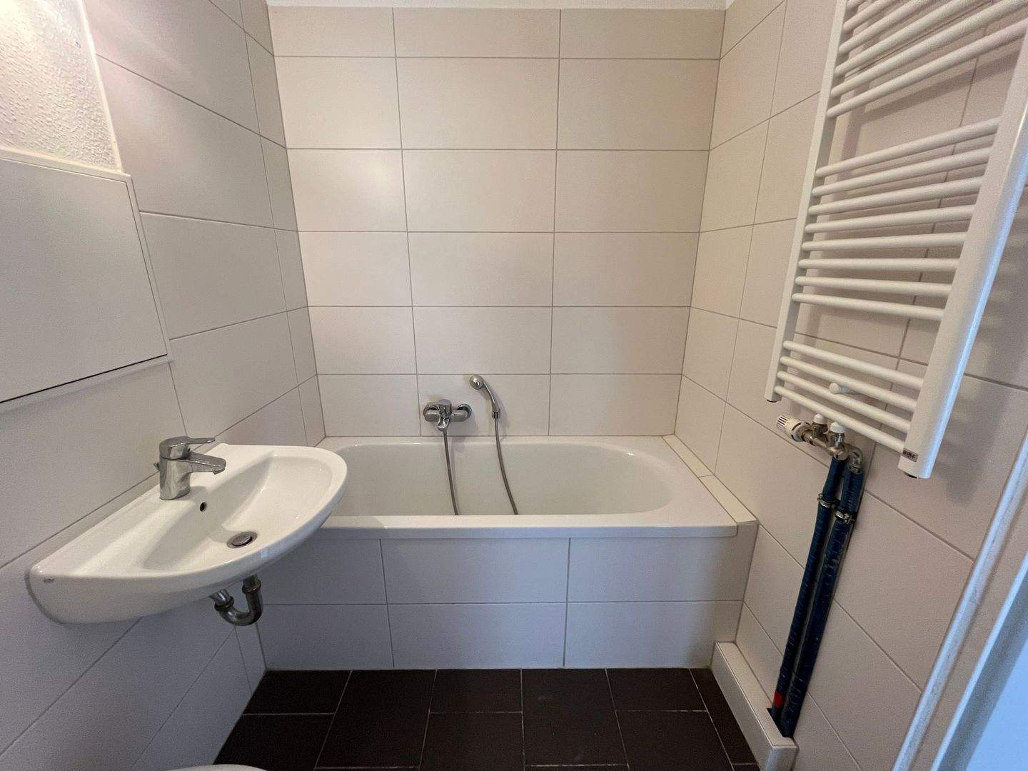 Raum für Komfort: Großzügige Wohnung mit zwei Balkonen und zwei Bädern, 8141 Reinsdorf