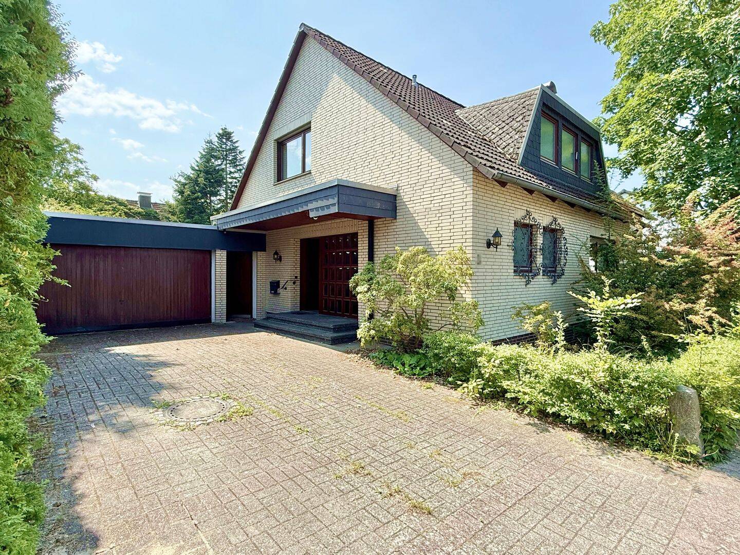 Solides & großzügiges Architektenhaus mit schönem Garten in reizvoller Wohnlage, 30938 Burgwedel