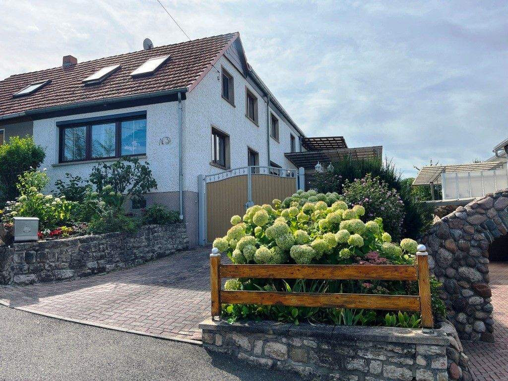 geräumige Doppelhaushälfte mit großem Grundstück frei ab Oktober, 99510 Apolda