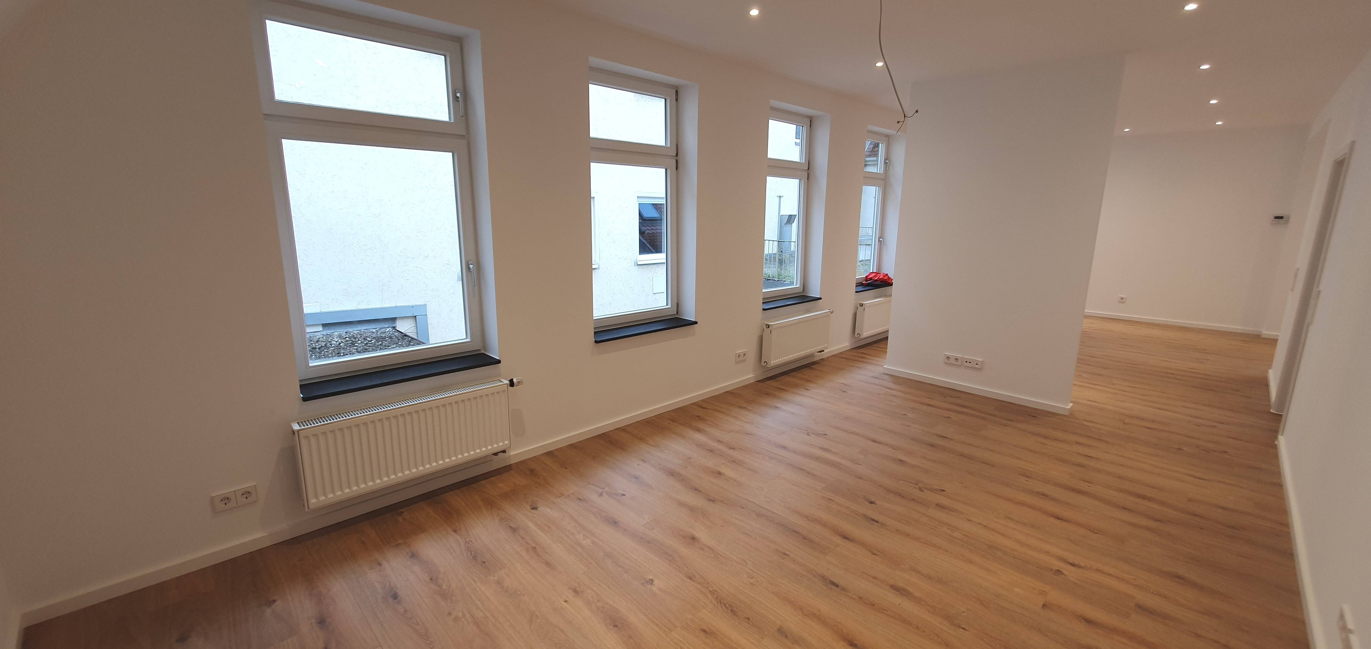 RUHIG WOHNEN INMITTEN DER  STADT – SANIERTE 4-ZIMMER DG-WOHNUNG ZU VERMIETEN, 73525 Schwäbisch Gmünd