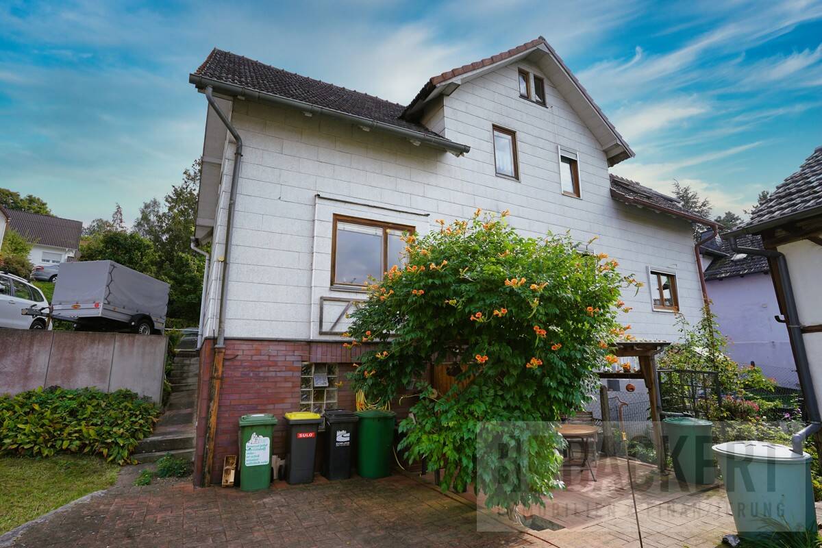 Charmante Doppelhaushälfte mit großem Gartenbereich, 96472 Rödental