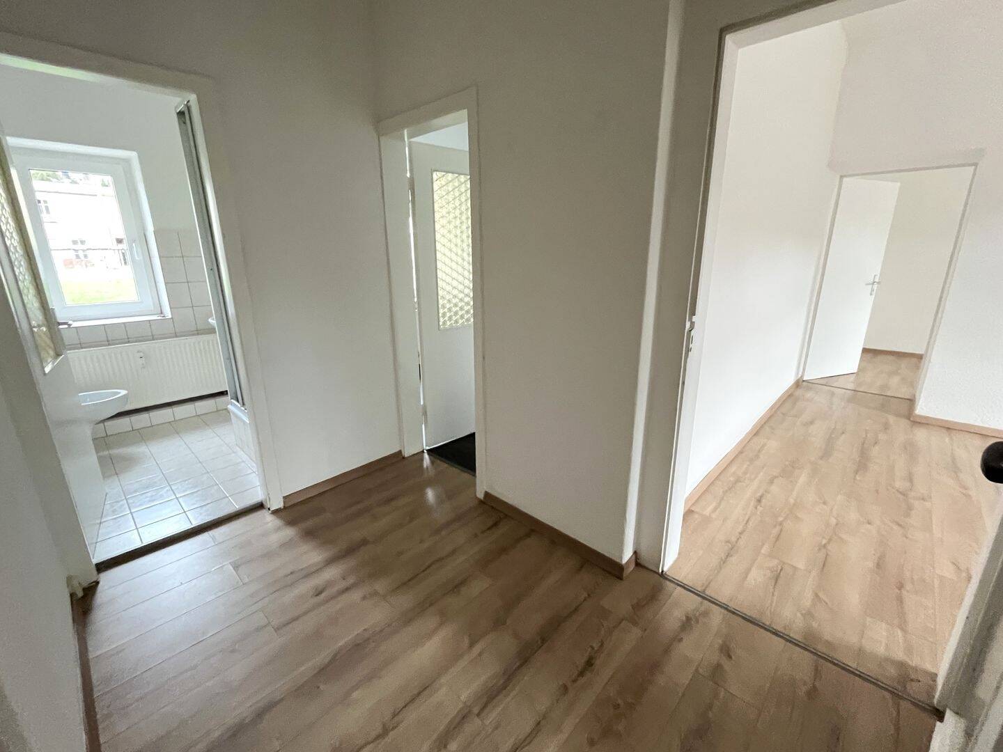 Stilvolles Ankommen im Erdgeschoss – wohnen im Herzen des Altbaus, 9661 Hainichen