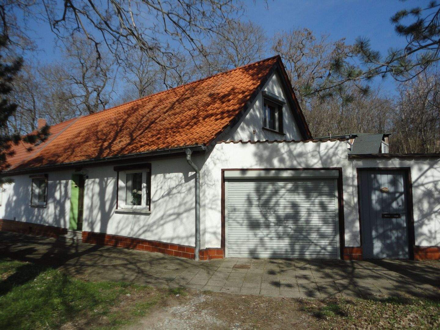 Doppelhaushälfte mit Garage und Nebengelass in Giersleben, 6449 Aschersleben