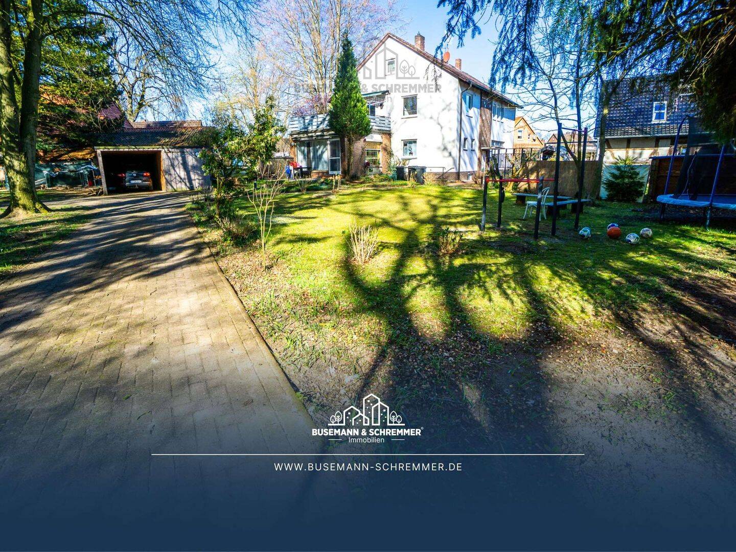 Raum für Ideen – Wohnhaus mit Gewerbeteil auf großem Grundstück mit idealer Parksituation, 31632 Husum