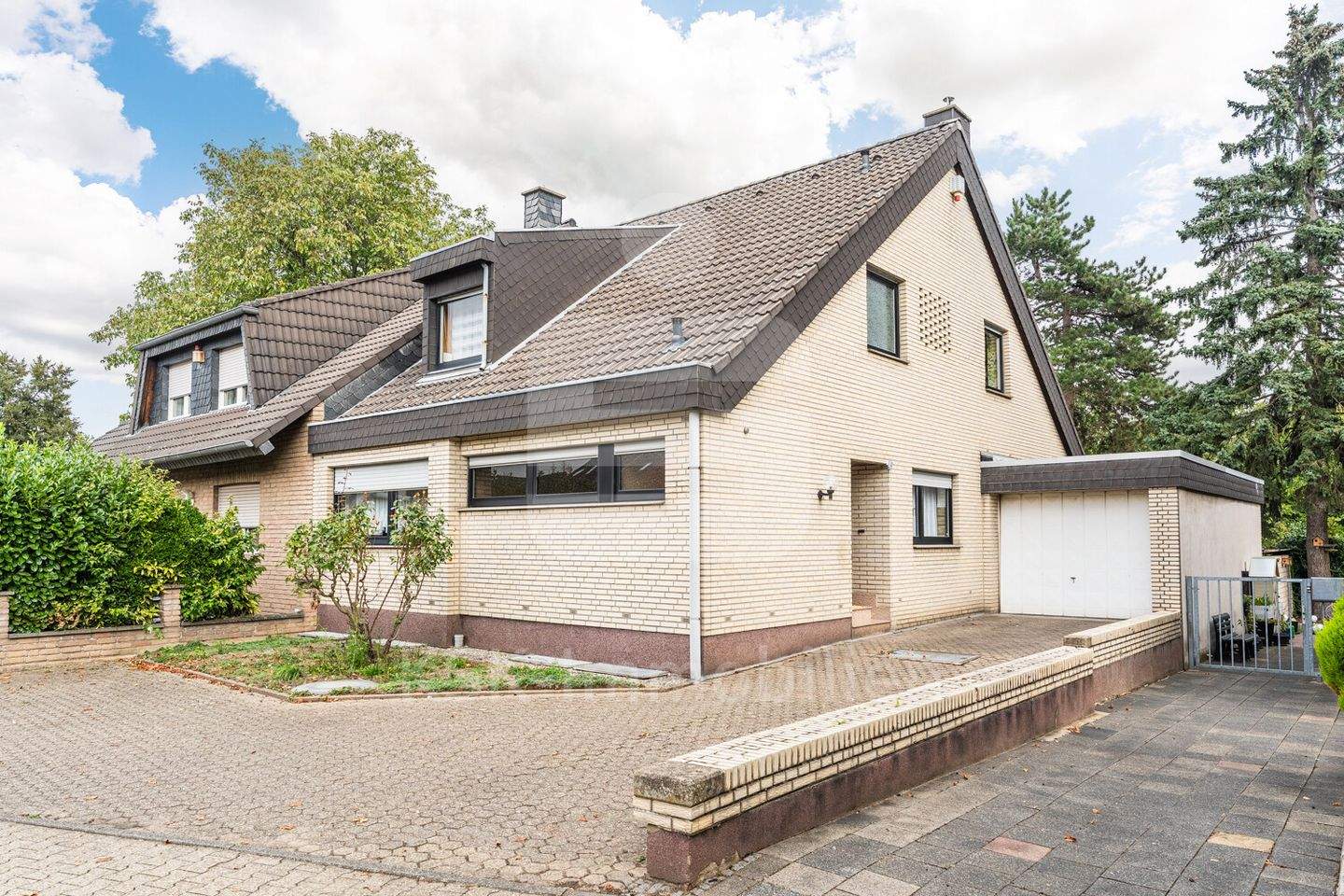 Familienfreundliches Einfamilienhaus mit großzügigem Garten in Bergheim-Ahe, 50127 Bergheim