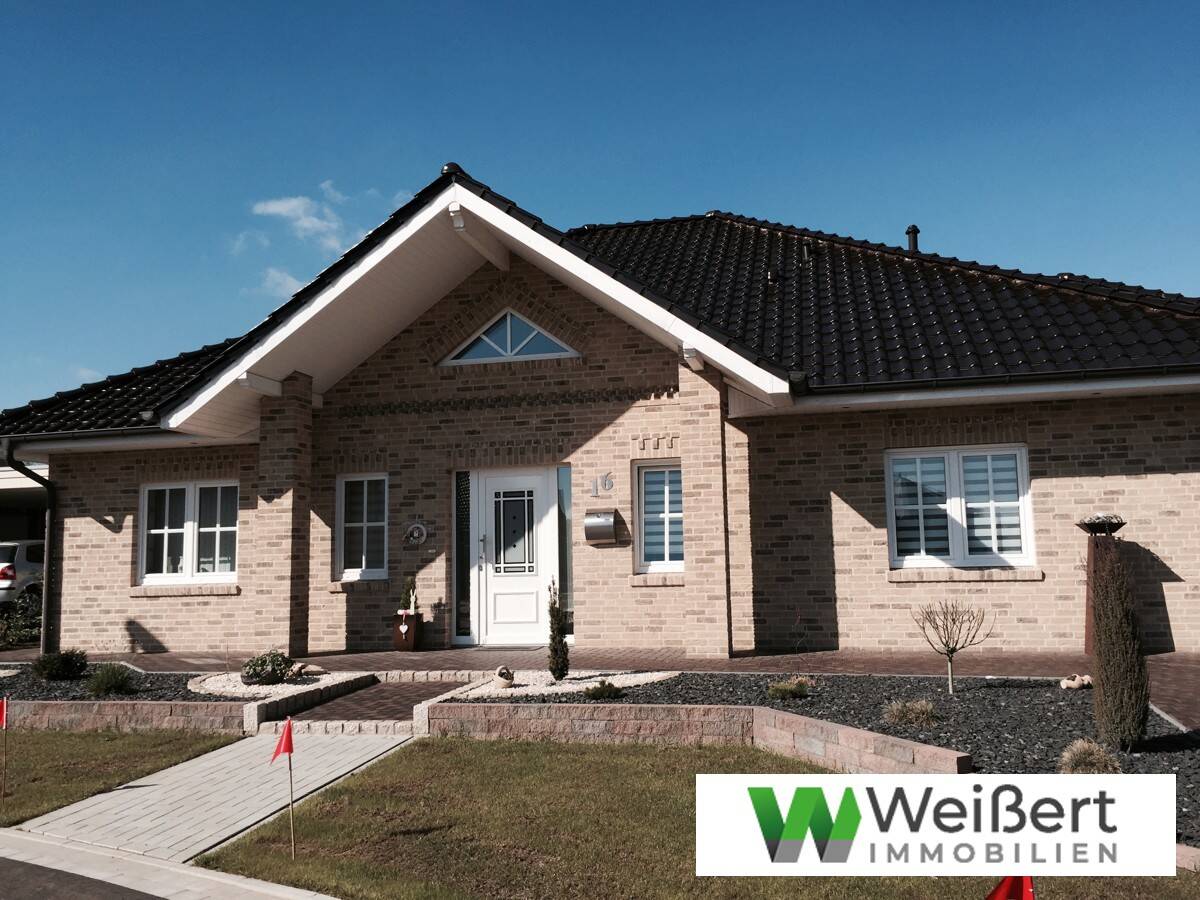 Ebenerdig wohnen mit geschützter Terrasse Winkel-Bungalow als Niedrigenergiehaus mit Wärmepumpe, 25779 Bergewöhrden