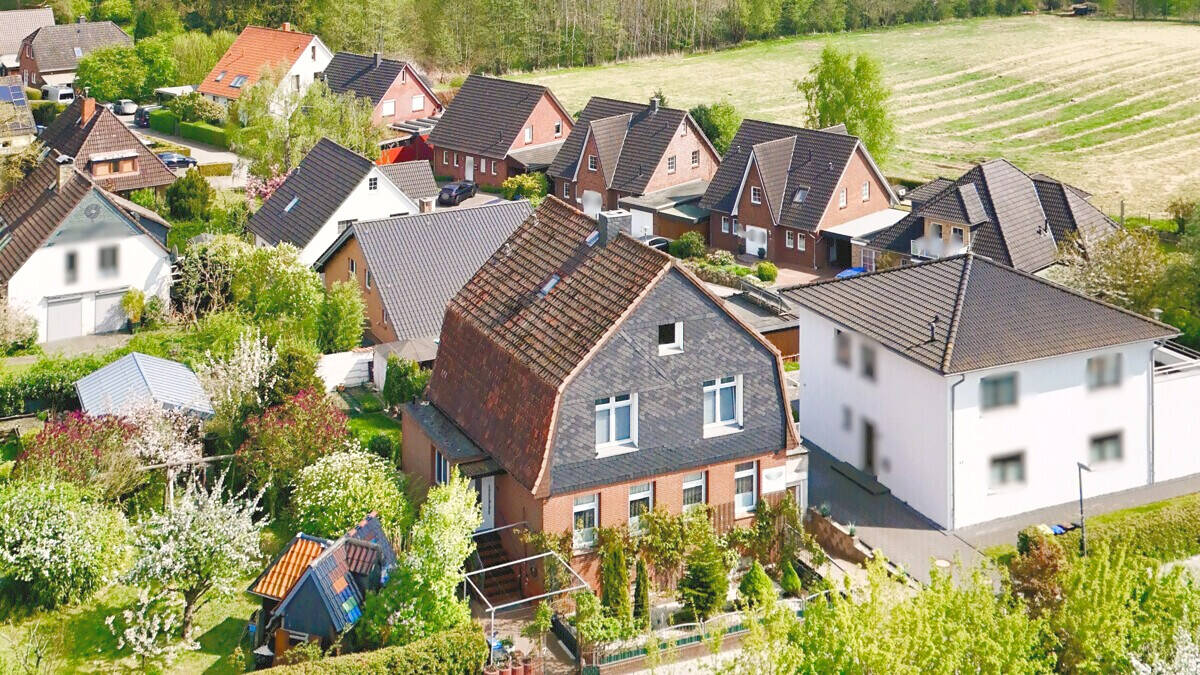 Großzügiges Familienhaus für Wohnen & Arbeiten, 24111 Kiel (Russee)