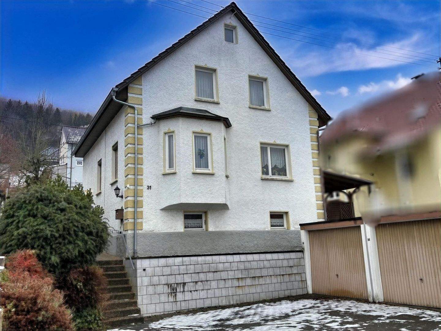 Freistehendes Einfamilienhaus mit zwei Garagen, 72458 Albstadt