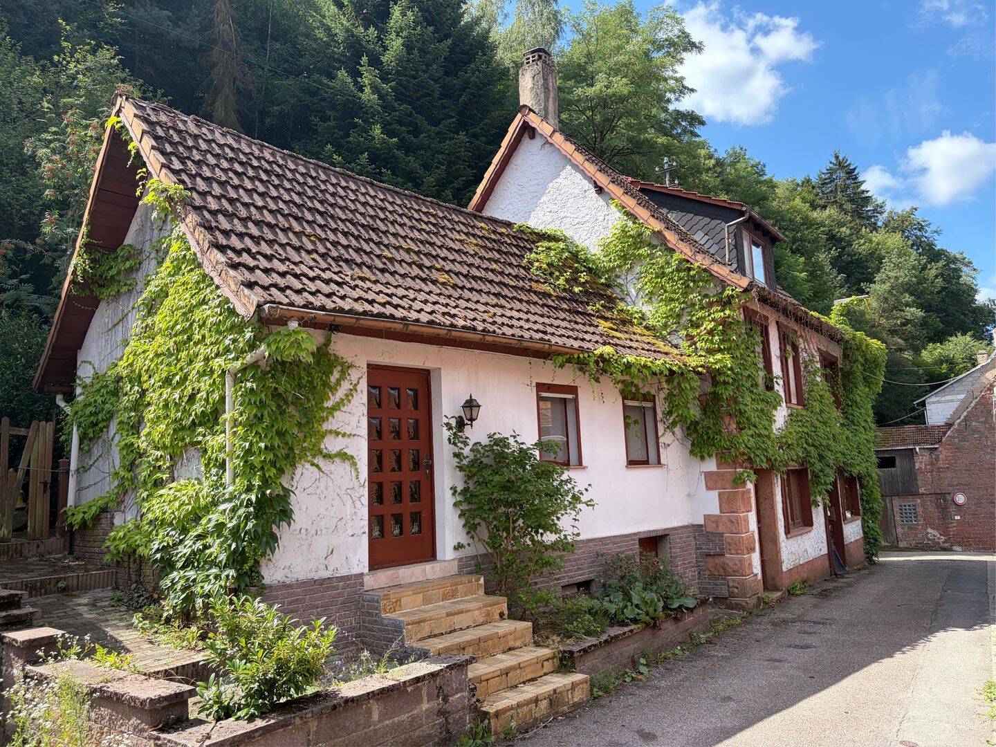 Einfamilienhaus mit Nebengebäude, in ruhiger Lage, auch als Ferienhaus geeignet, in Vorderweidenthal, 76889 Barbelroth