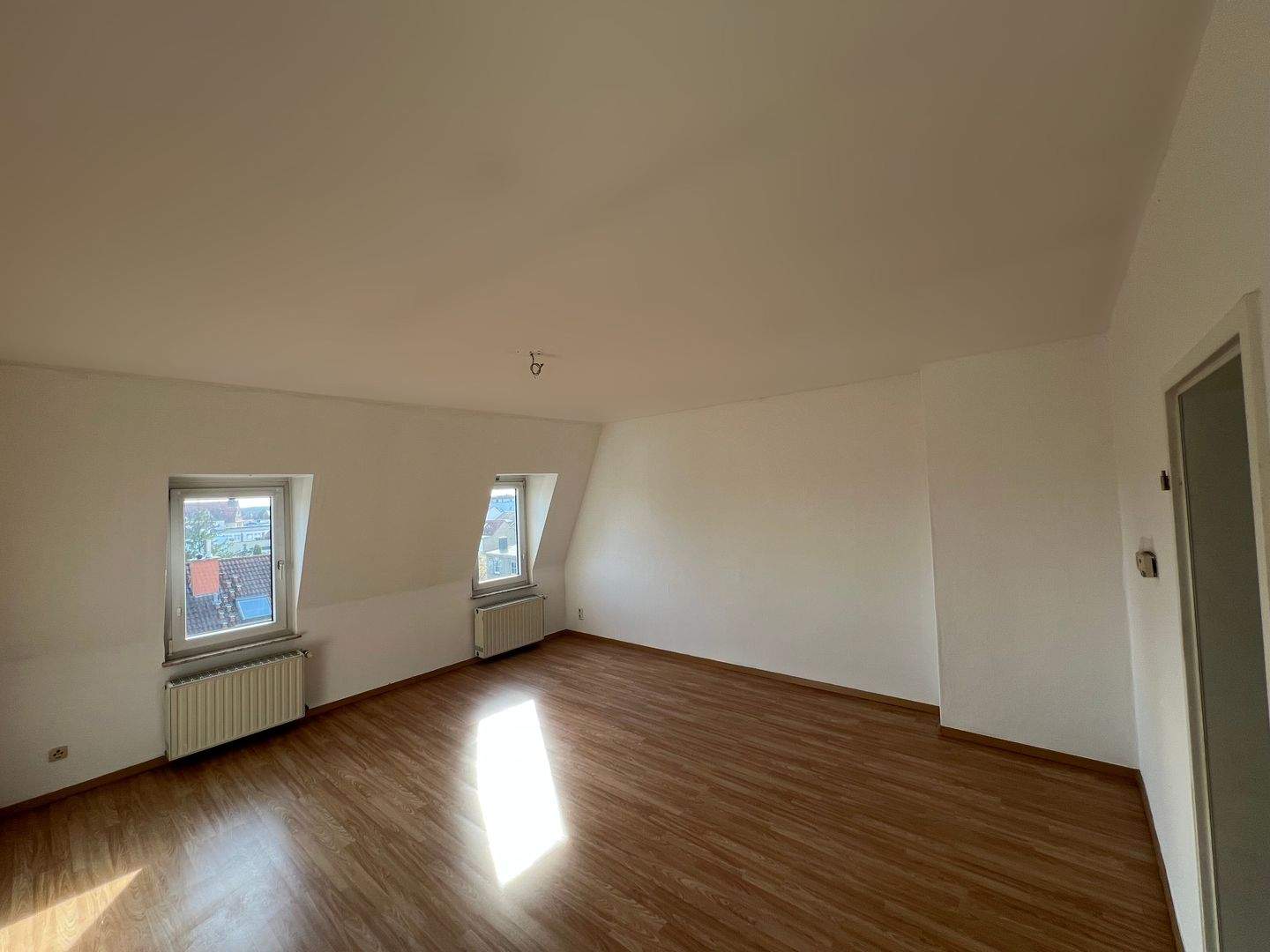 4-Zimmerwohnung im DG eines Altbaus, 4435 Schkeuditz