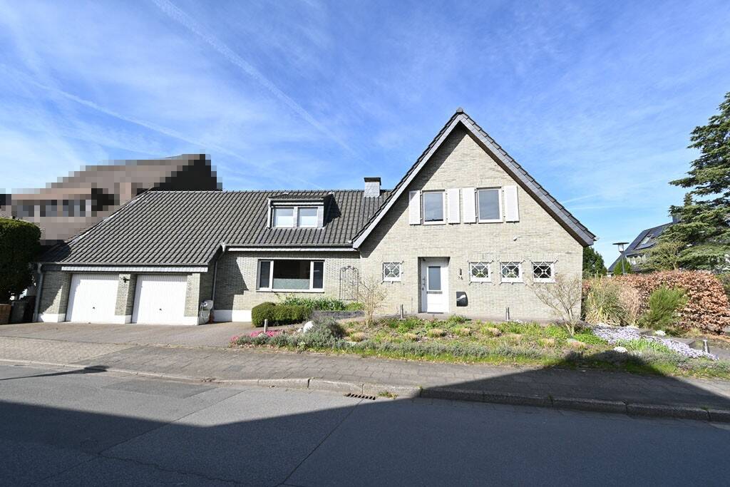 Großzügiges EFH in bevorzugter Lage von Traar auf 854 m² Grundstück mit ca. 228 m² Wfl. * saniert u. modernisiert 201…, 47802 Krefeld