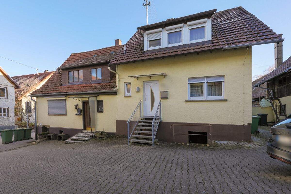 **Zwei Häuser, eine Vielzahl an Möglichkeiten – Wohnen mit großer Scheune!**, 75242 Neuhausen