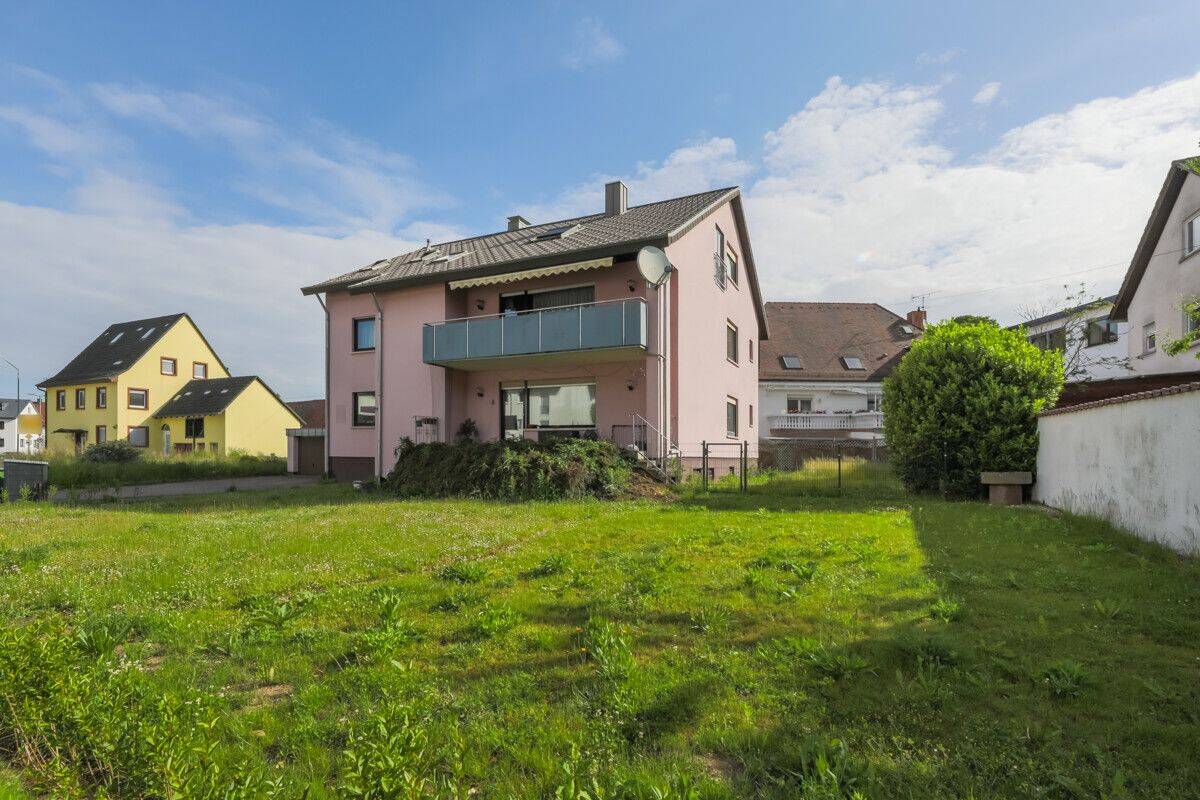 Großzügige 4-Zimmer-Wohnung mit Süd-West-Balkon, Garage und Gartenanteil, 75045 Walzbachtal