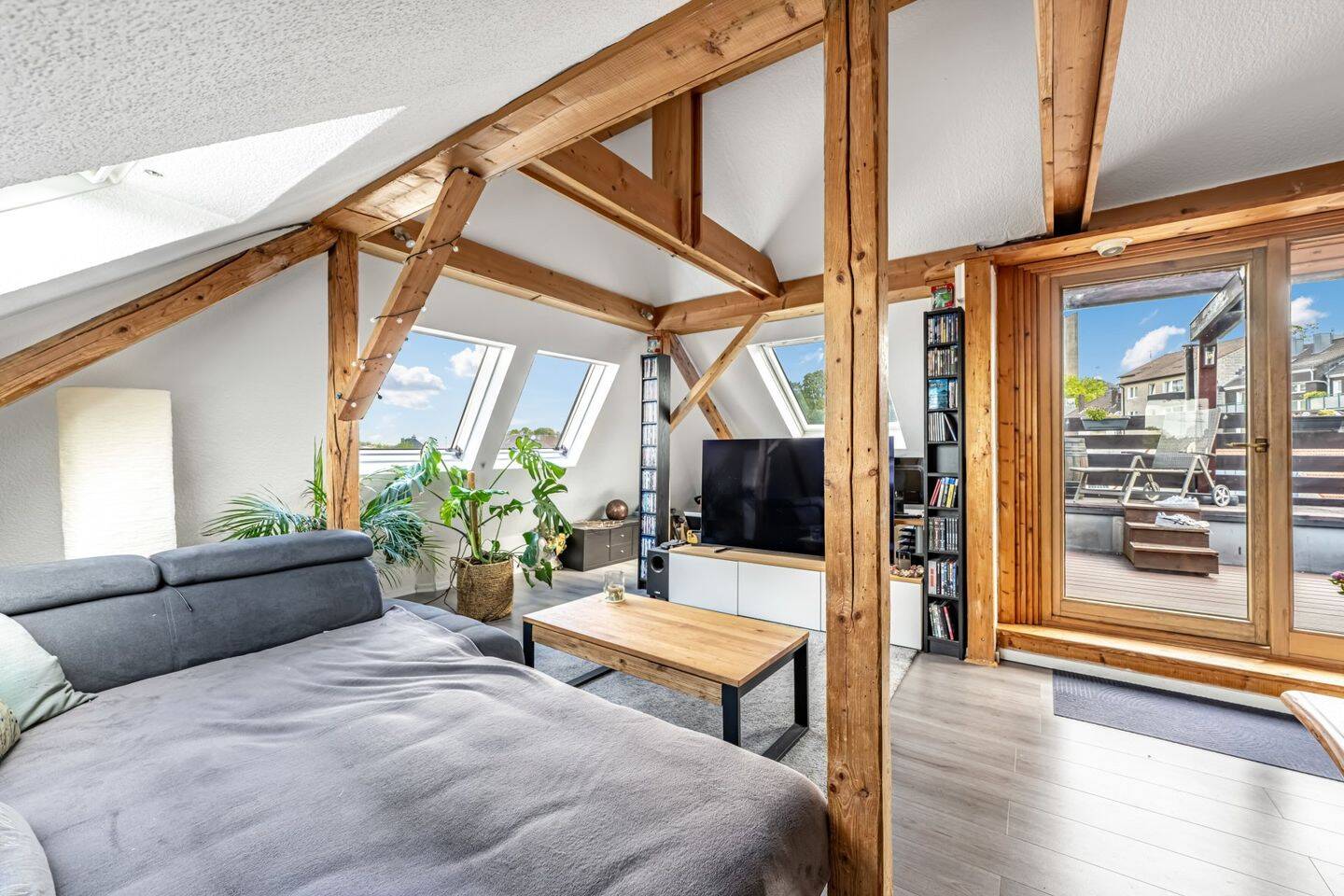 Wohnen mit Charakter! Großzügige Maisonettewohnung mit Sonnenterrasse und herrlichem Weitblick, 42859 Remscheid (Innen Süd)