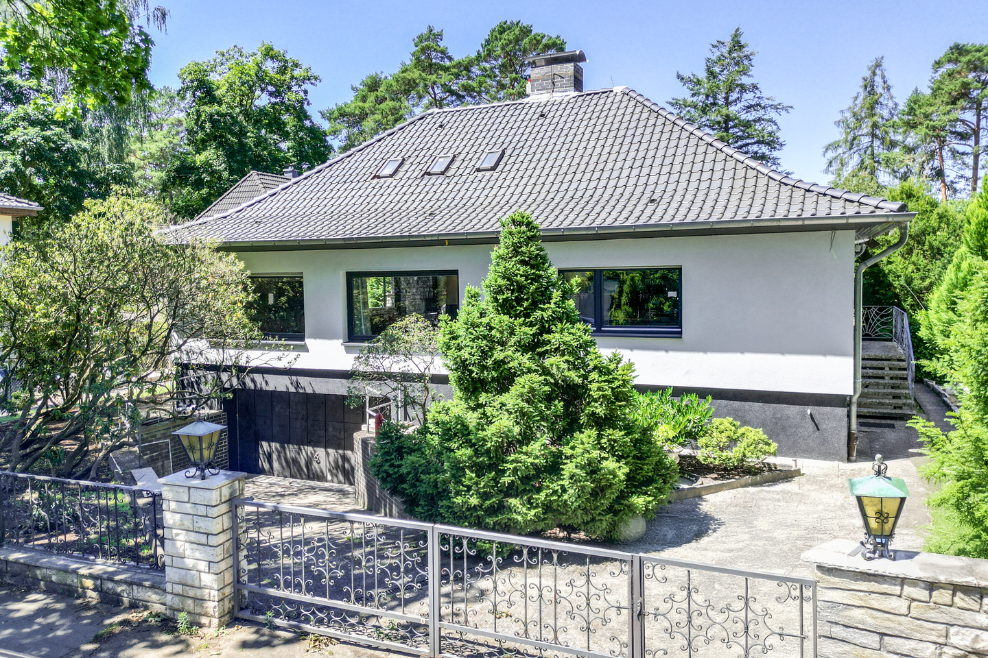 Familientraum mit Pool & Garten in Konradshöhe: Großzügiges Einfamilienhaus auf 350 m² Wohnfläche, 13505 Berlin (Reinickendorf Heiligensee Konradshöhe Tegel)