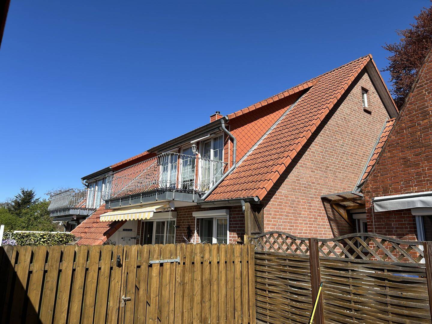 3 Zi. ETW mit Balkon, Keller, PKW-Stellplatz und Gartenhaus aus Holz, in schöner Lage von Adendorf, 21365 Adendorf