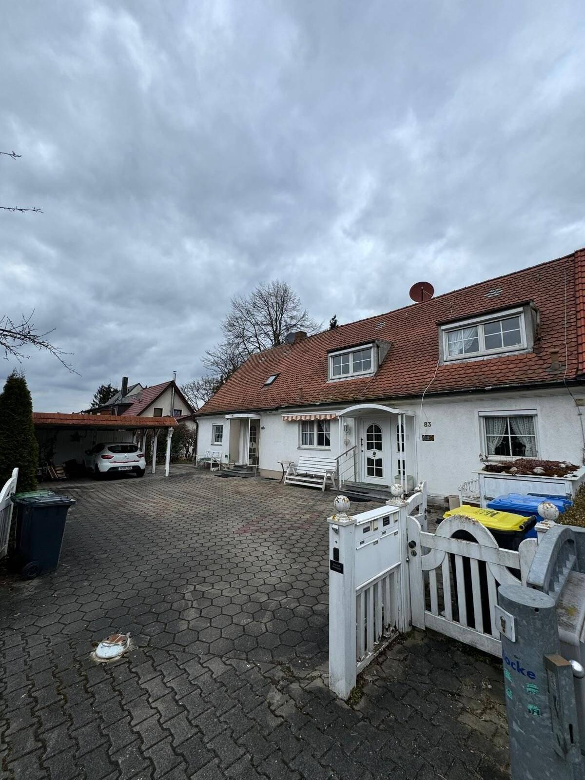 Reiheneckhaus und Reihenmittelhaus mit großem Potenzial zu verkaufen, 90411 Nürnberg
