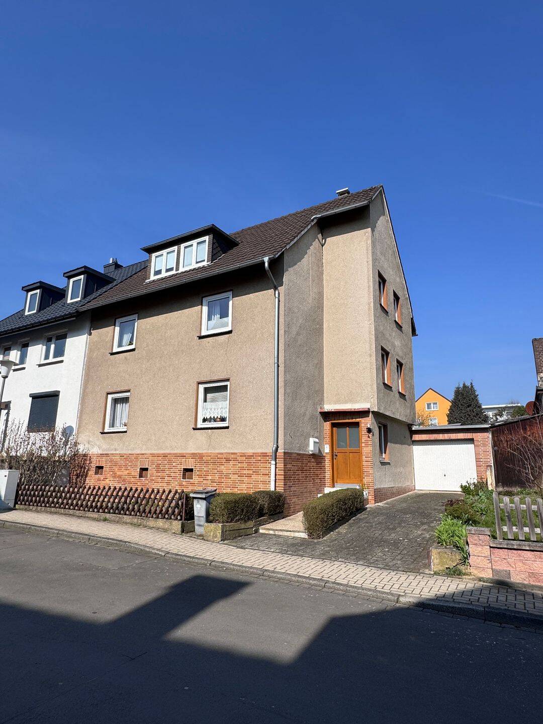 Für Macher mit Weitblick: 11-Zimmer-Haus in Kassel-Niederzwehren – Ihr Projekt mit klarem Fahrplan, 34134 Kassel (Niederzwehren Oberzwehren Süsterfeld/Helleböhn)