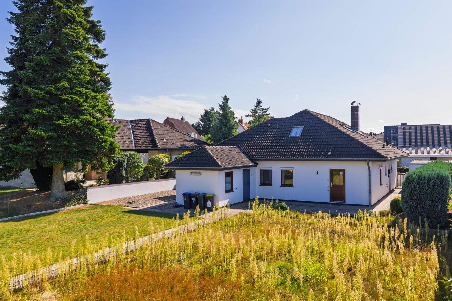 Ruhig gelegener Bungalow in Techau mit zusätzlicher ausgebauter Dachnutzfläche und Garage, 23689 Ratekau