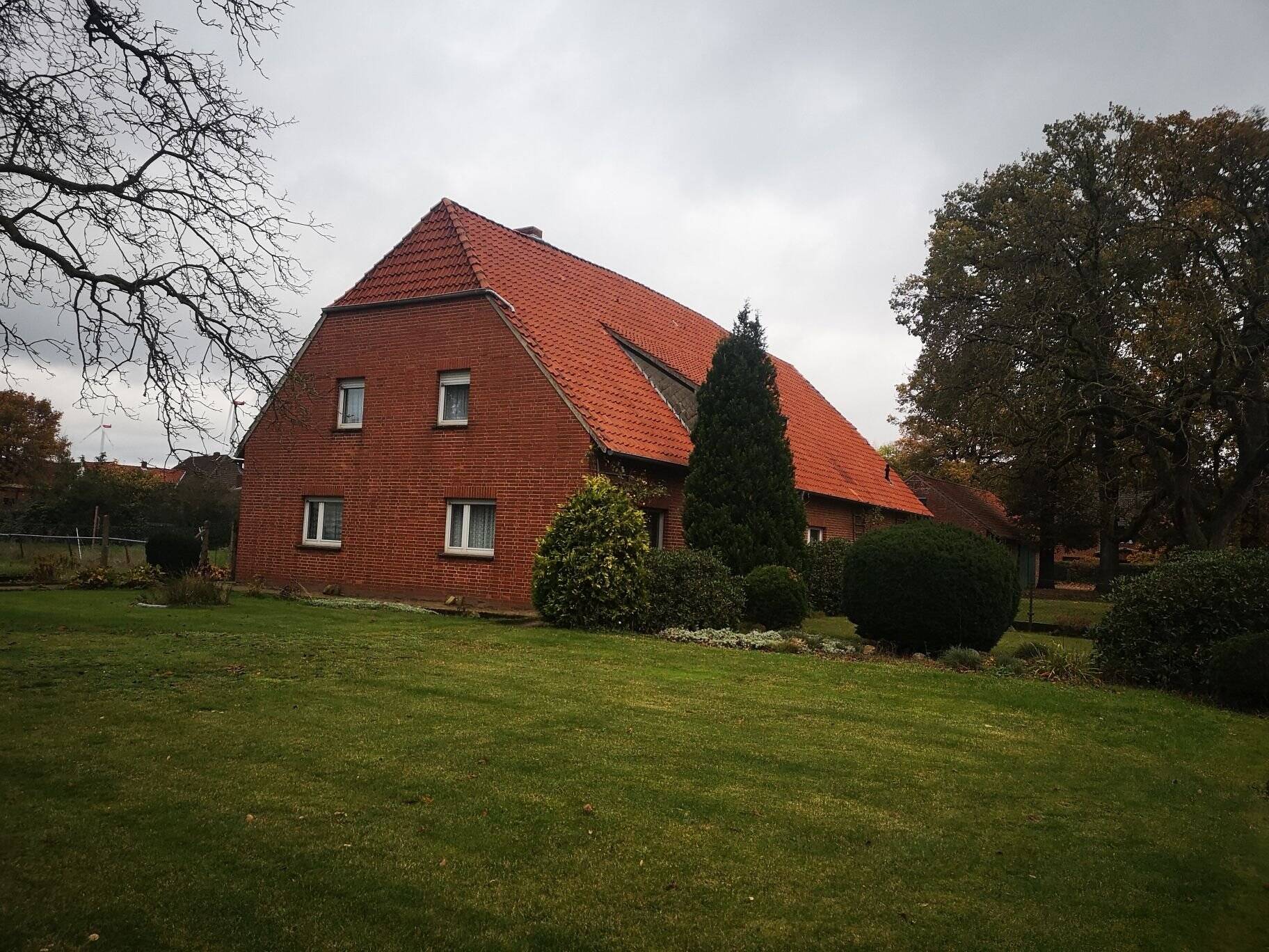 GERÄUMIGER WOHNTRAUM MIT POTENTIAL U. CA. 2400 m² GRUND, ALTEM BAUMBESTAND U.GRÜNER LAGE, 31311 Uetze