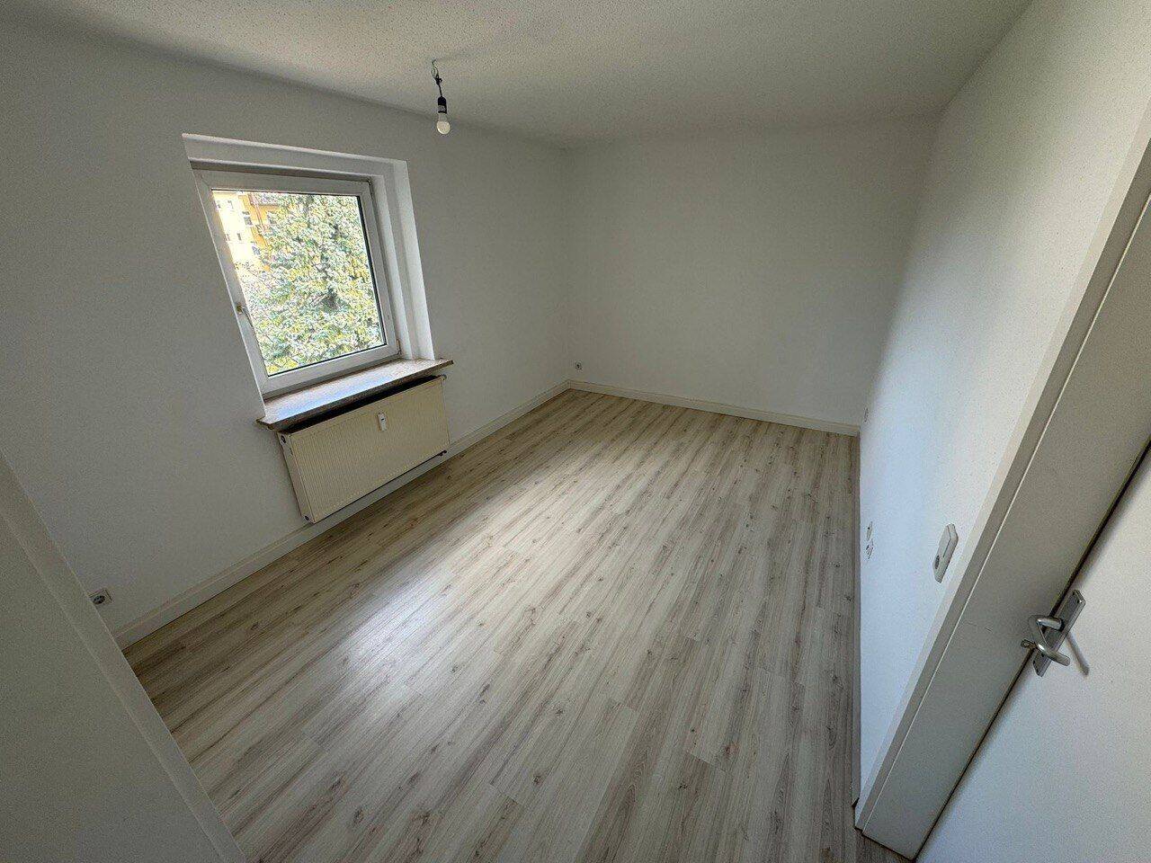 ***2 Monate Kaltmietfrei*** Helle 2-Zimmer-Wohnung im 2. Obergeschoss in Glauchau, 8371 Glauchau
