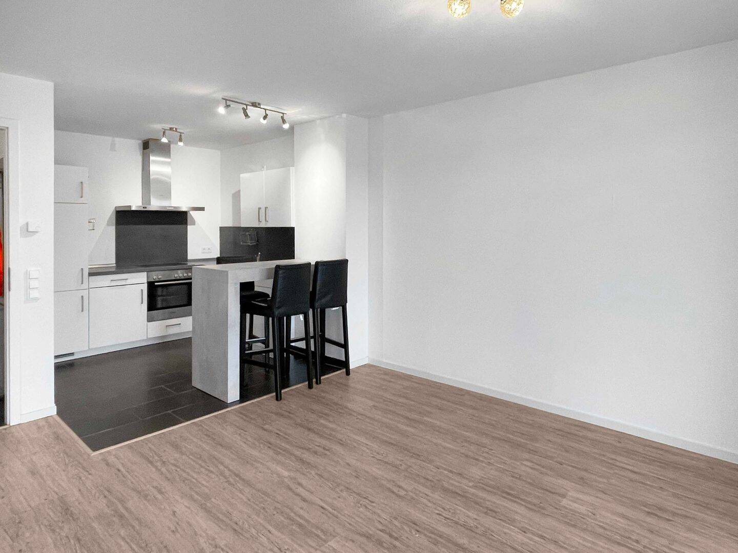 LEBEN IN BESTER LAGE – moderne 2-Zimmer-Wohnung mit Balkon im Frankfurter Rebstock, 60486 Frankfurt am Main (Bockenheim Gallus Rödelheim Westend-Süd)