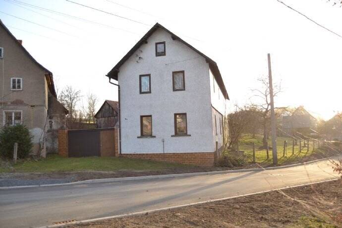 Einfamilienhaus mit Nebenräumen, großer Scheune, Nebengebäude und einer Gartenlandschaft mit vielen Möglichkeiten – Reitzengeschwenda, 7338 Altenbeuthen