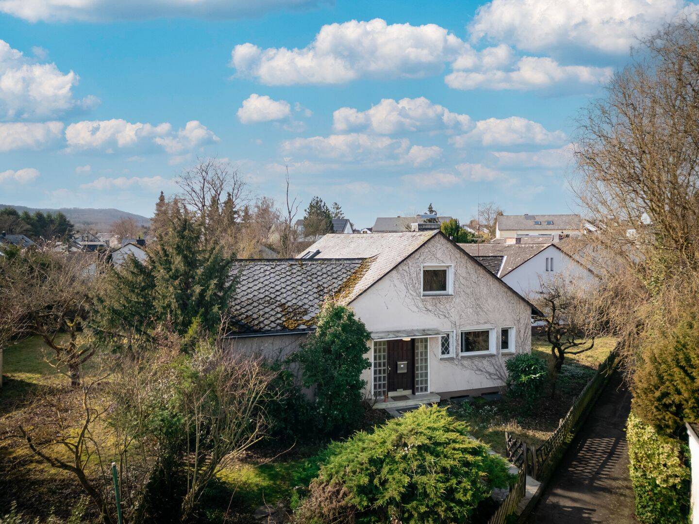 Koblenz-Karthause Einfamilienhaus mit Traumhauspotenzial in begehrter Toplage, 56075 Koblenz (Karthause Mitte Oberwerth Stolzenfels Süd)