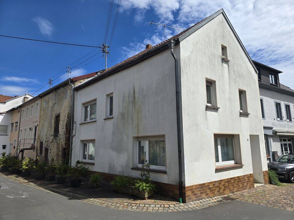 Historisches Einfamilienhaus mit Scheune im Herzen von Dudeldorf – viel Potenzial zur Verwirklichung, 54647 Dudeldorf