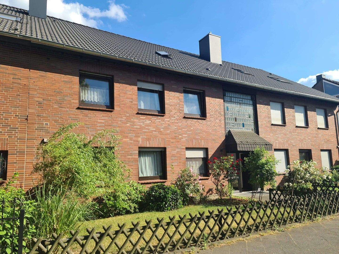 Kleine, freie, feine Dachgeschosswohnung in gepflegtem Mehrfamilienhaus, 41199 Mönchengladbach