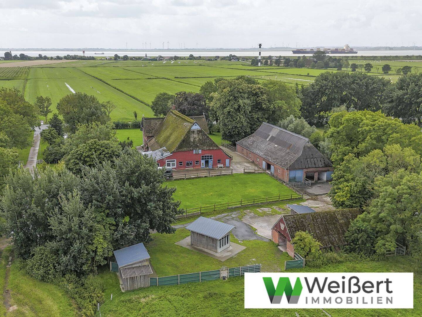 Charmantes Reetdach-Anwesen nahe der Elbe  – Wohnen, Ferienvermietung & Pferdehaltung auf 10.480 m² Grdst., 25599 Wewelsfleth