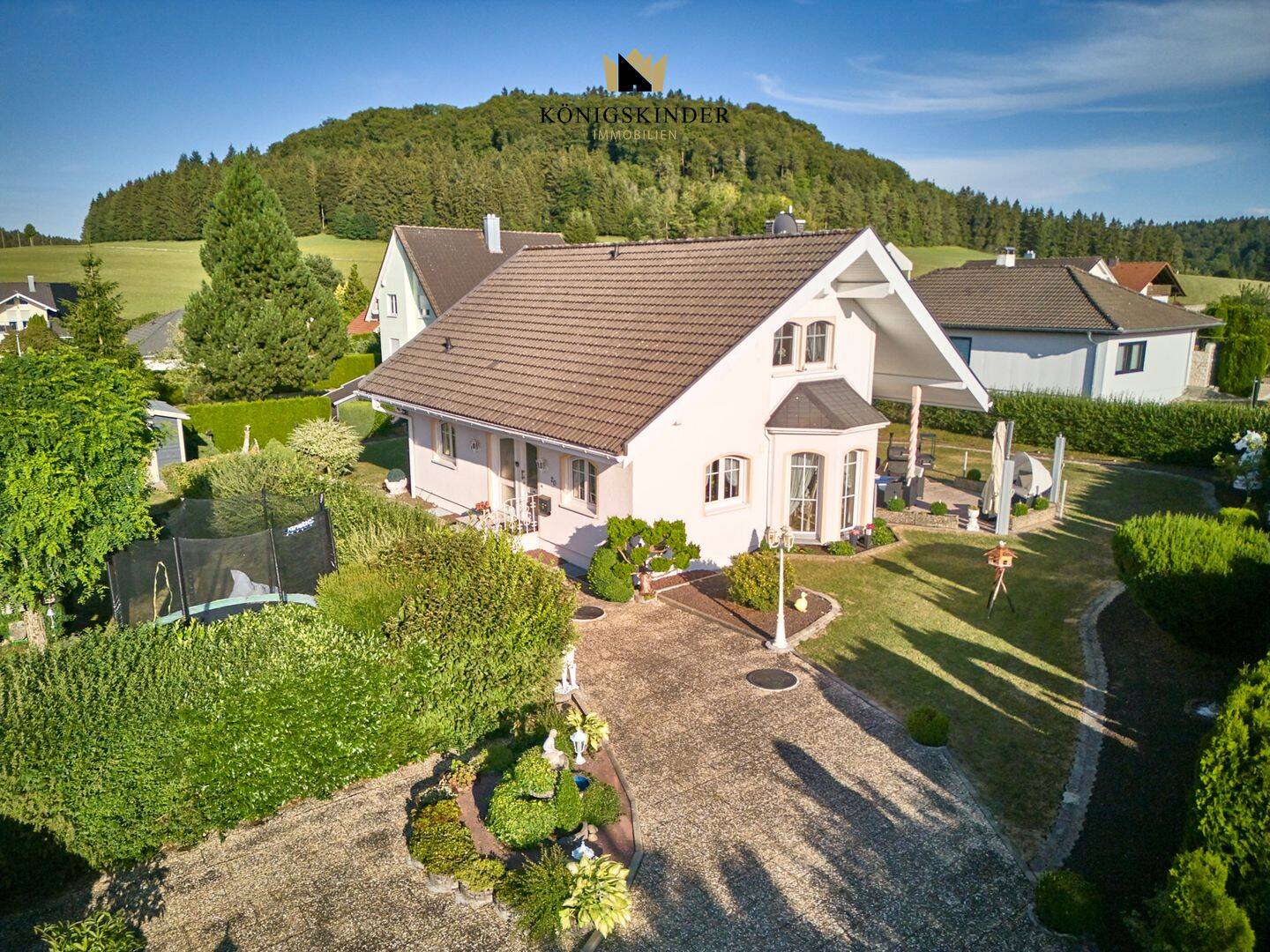 Zeitlose Eleganz trifft auf großzügiges Wohnen, 72461 Albstadt