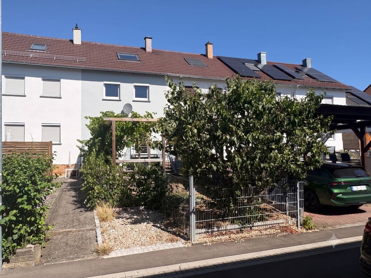 Gemütliches Zuhause mit Gärtchen und Pergola, 72760 Reutlingen
