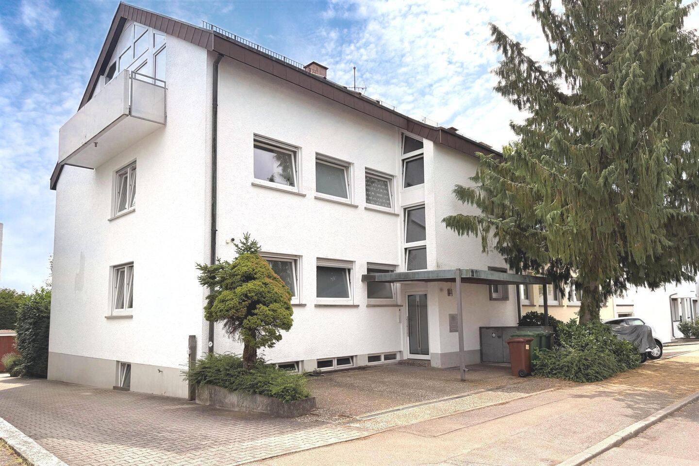 Sofort freie, sehr ruhig gelegene 2 ½-Zimmer-ETW mit Südost-Balkon, Hobbyraum und Pkw-Stellplatz!