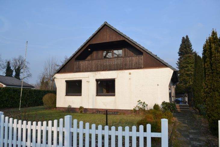 Gepflegtes Einfamilienhaus mit Doppelgarage und Carport am Ortsrand von Nordhastedt, Kreis Dithm., 25785 Nordhastedt