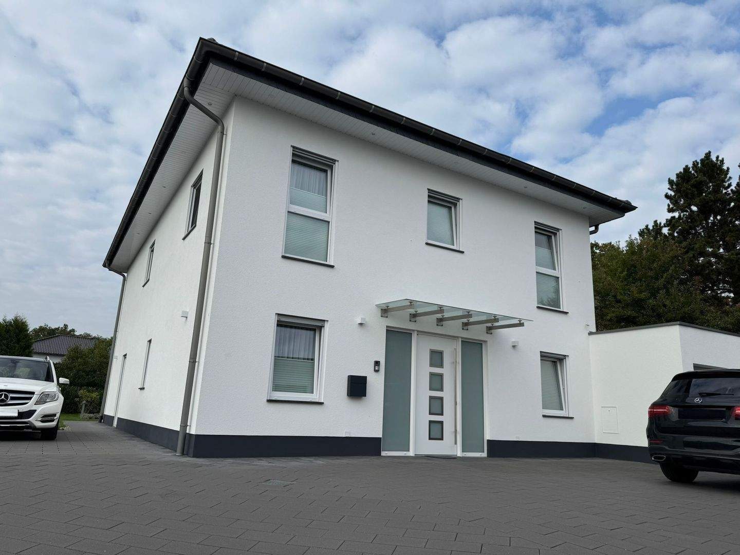 Neuwertiges, massiv gebautes Einfamilienhaus in ruhiger und familienfreundlicher Wohnlage von Flammersfeld, 57632 Berzhausen