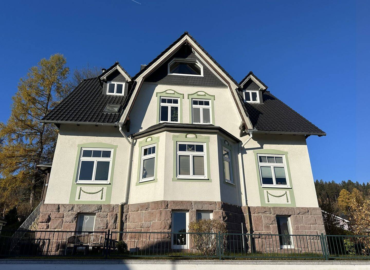 Schöne 5-Zimmer-Wohnung mit Veranda & Garten in ruhiger Lage, 98544 Zella-Mehlis