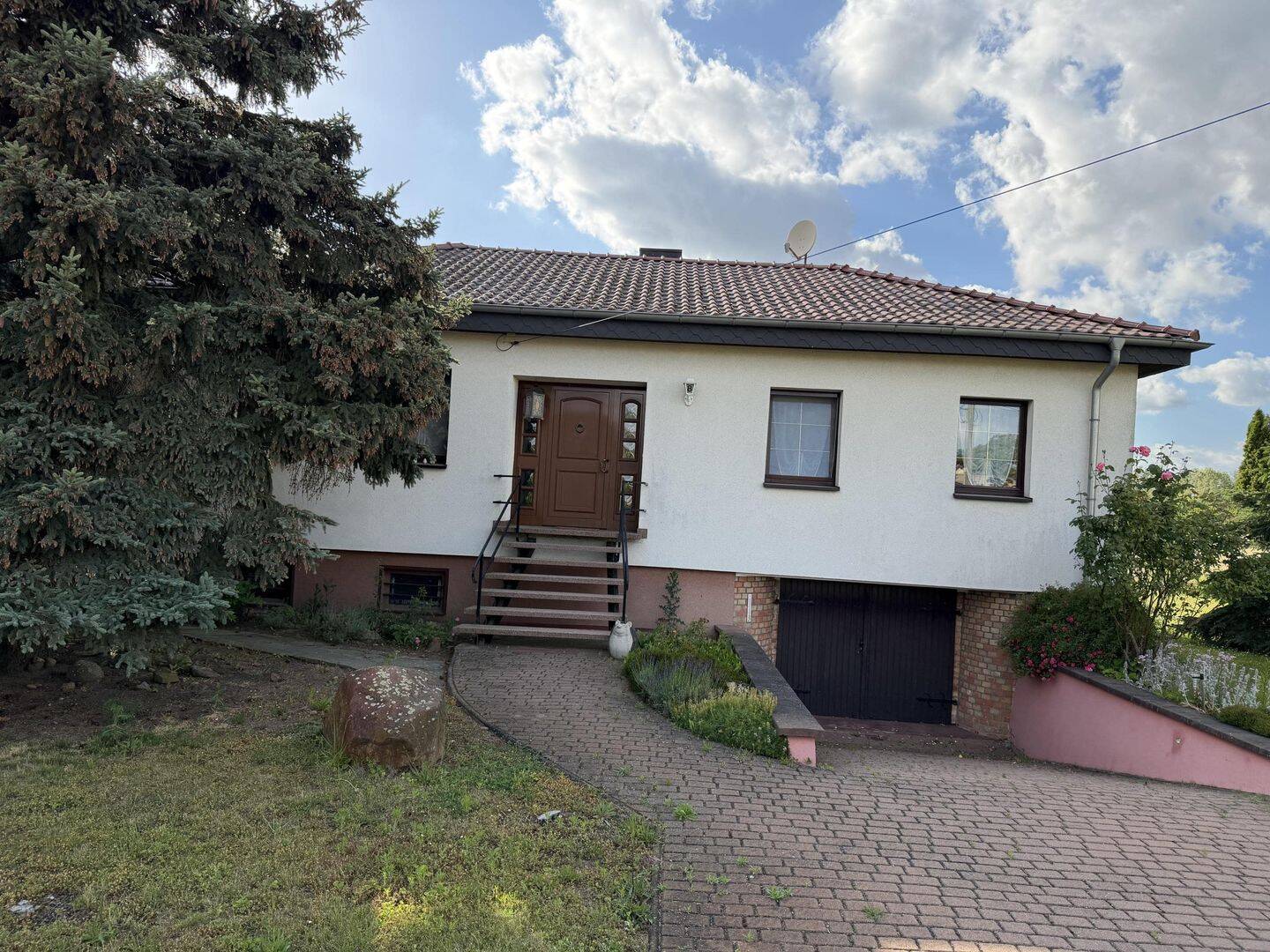 Einfamilienhaus in ruhiger Wohnlage ca.115m2 in MD-Rothensee mit großen Grundstück zu verkaufen., 39126 Magdeburg (Barleber See Gewerbegebiet Nord Industriehafen Neustädter See Rothensee)