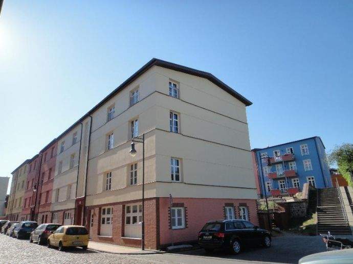 3-Raumwohnung in freundlicher Nachbarschaft mit Balkon und schöner neuer Einbauküche – WG geeignet, 19053 Schwerin