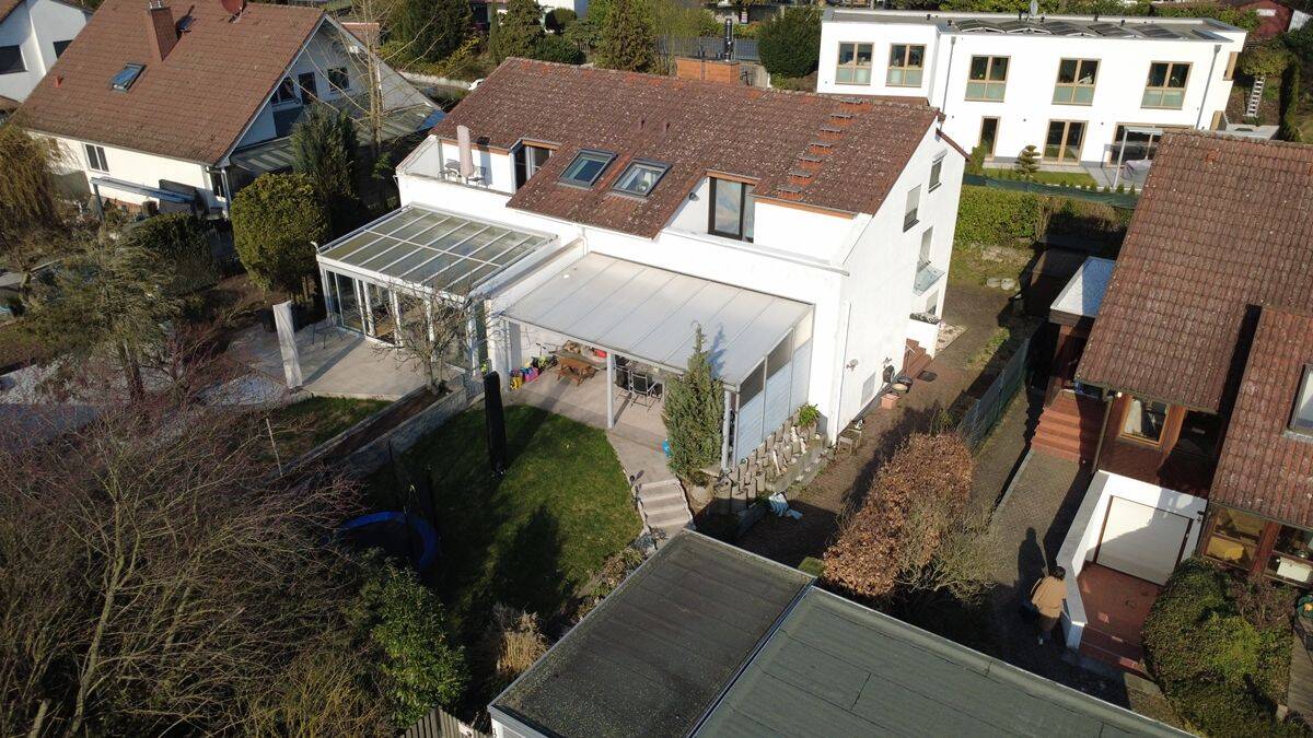 Friedrichsdorf: Großzügige Doppelhaushälfte mit separater Einliegerwohnung!, 61381 Friedrichsdorf