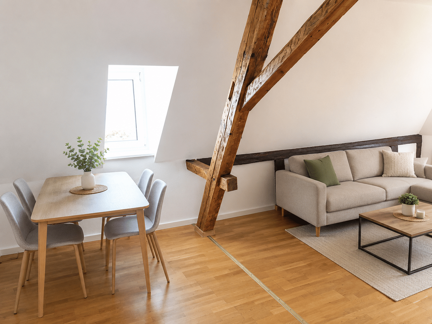 Charmante 3-Zimmer-Dachgeschosswohnung mit besonderem Altbauflair in zentraler Lage von Lahr, 77933 Lahr/Schwarzwald