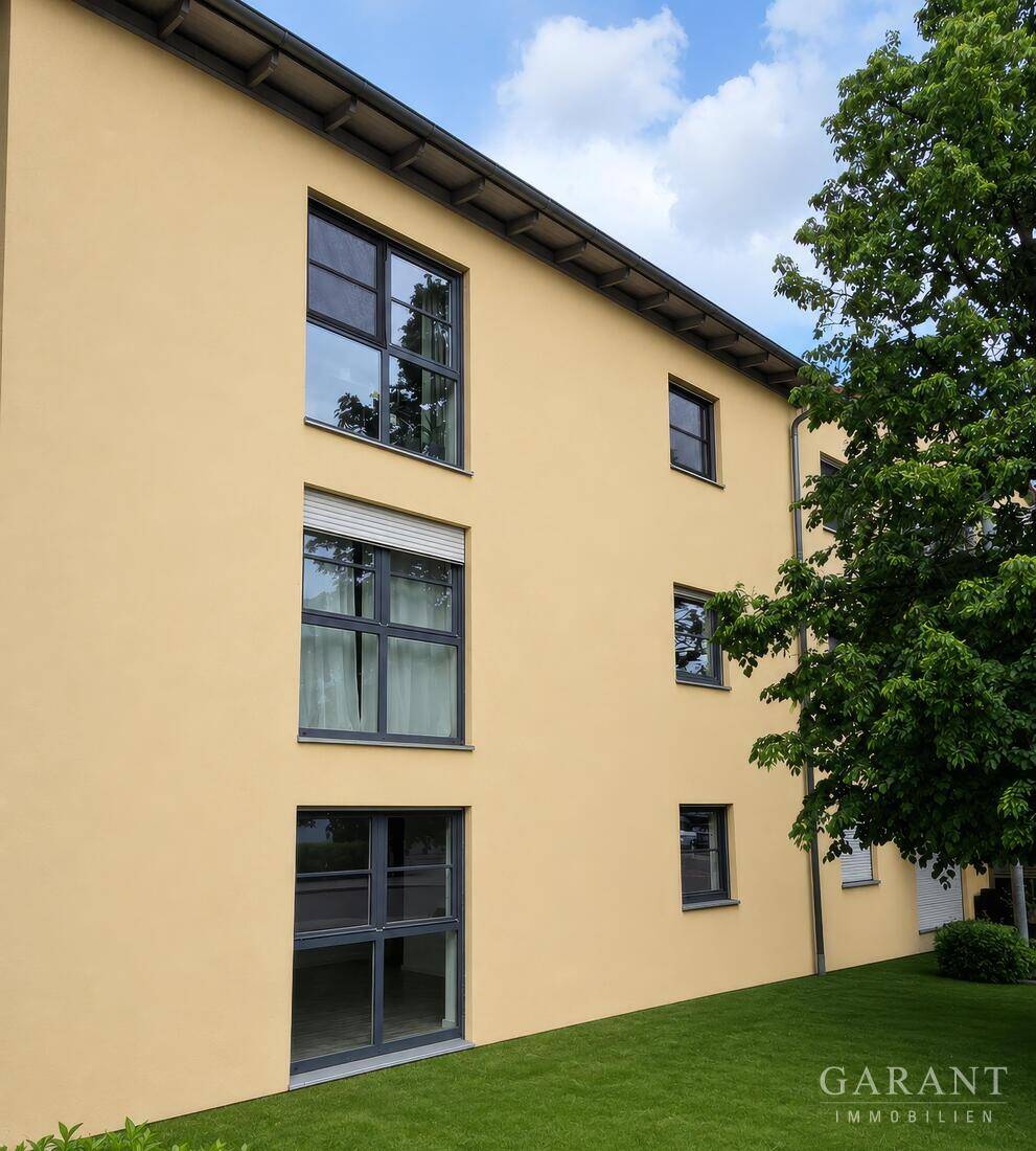 Attraktive, renovierte Ergeschosswohnung mit Tiefgarage in Top-Lage nahe Uni / FOS /BOS, 93053 Regensburg (Galgenberg Kasernenviertel Kumpfmühl-Ziegetsdorf-Neuprüll Oberisling-Graß)