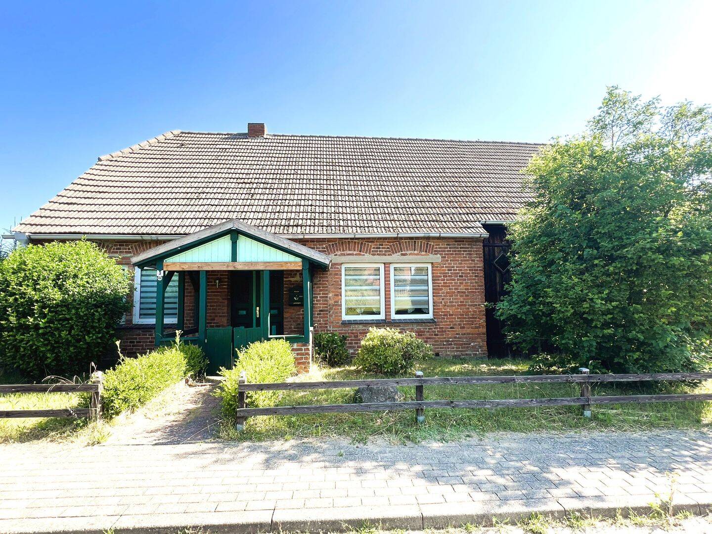 Charmantes Landhaus mit großem Grundstück und Ausbaureserve in ruhiger Ortslage, 19089 Barnin