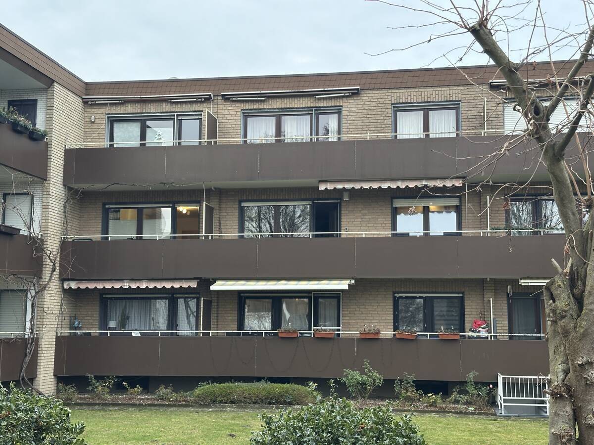 Neu renovierte 2-Zimmer-Wohnung mit Balkon, Kellerraum und PKW-Stellplatz in Verl zu verkaufen, 33415 Verl