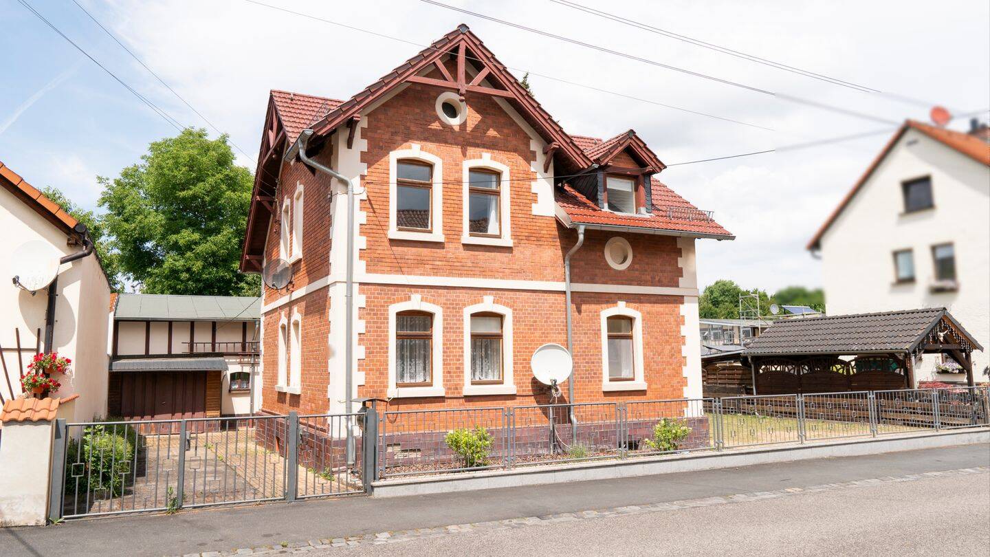 Charmantes Ein- oder Zweifamilienhaus in Klinkerbauweise in Saalfeld, 7318 Saalfeld/Saale