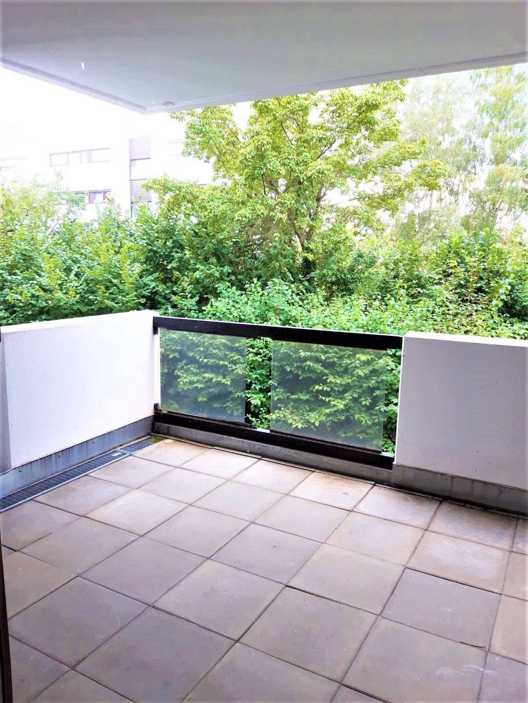 Geräumige 2-Zi-WHG in ruhiger Lage, gepflegte Wohnanlge, nähe Klinikum IN, EBK, großer Süd West Balkon, Kellerabteil, oberird. Kfz.-Stellplatz, 85049 Ingolstadt